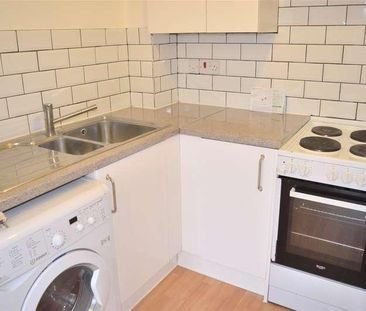 Rossignol Gardens, Carshalton, Surrey, SM5 - Photo 4