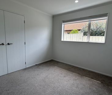 Modern Family Home in Flat Bush - Photo 5