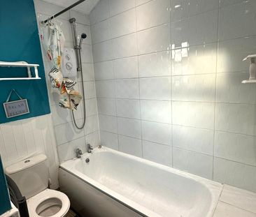 £1,300 PCM, Two Bedroom House with Enclosed Garden in Craddock Stre... - Photo 5