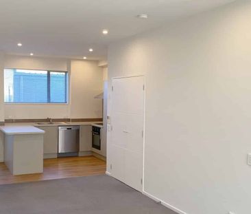 Modern Two Bedroom Unit in Convenient Location - Photo 4