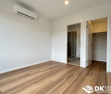 Stunning 4 bedroom Townhouse - Photo 6