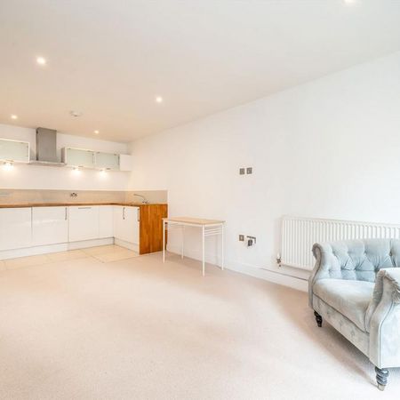 2 bedroom semi-detached house to rent - Photo 3