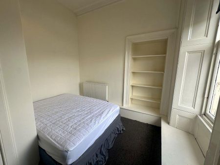 3 bedroom flat to rent - Photo 4