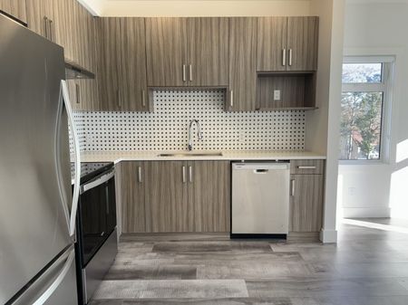 *Modern & Spacious 1 Bedroom & 1 Bath Condo – Pet ok! * - Photo 2