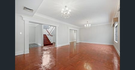 A Refined Family Haven in the Heart of Chatswood - Photo 2