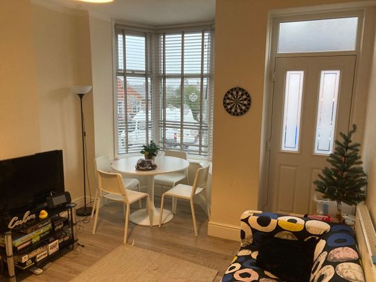 4 Bed Terraced House, Barber Place, S10 - Photo 1