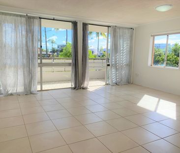 2 BEDROOM UNIT WITH WATER VIEWS – SURFERS PARADISE - Photo 1