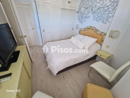 Apartamento en alquiler en Avenida Calzada de la Duquesa Isabel - Photo 2