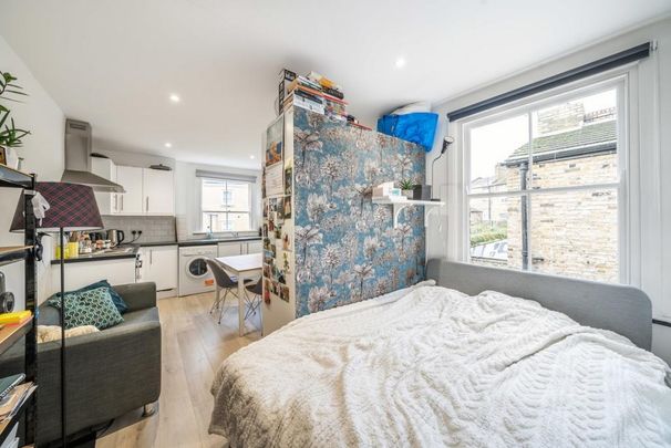 Studio to rent - Photo 1