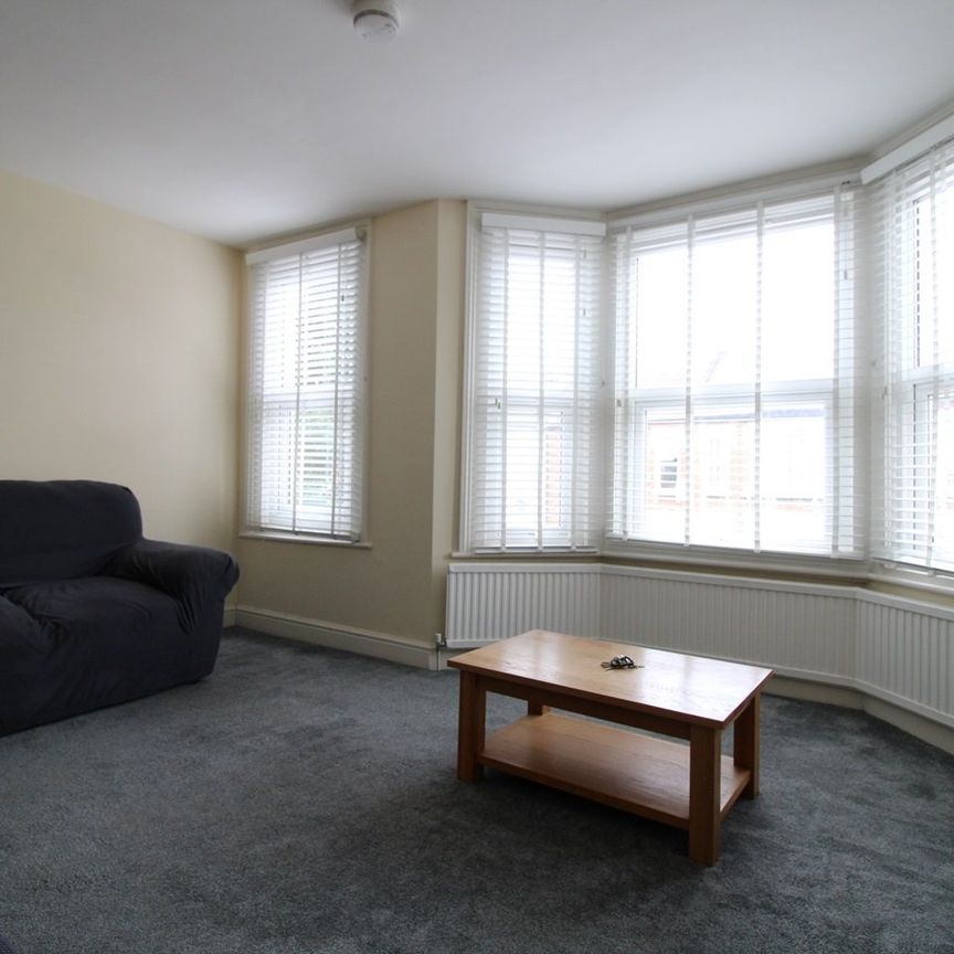 3 Bed Flat, Kellino Street, SW17 - Photo 1