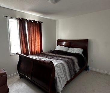 For Lease - 74 Pinot Crescent, Hamilton, Ontario - Photo 2