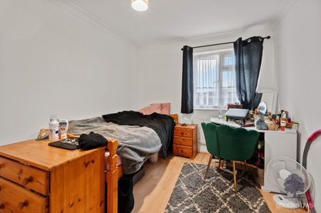 Goodwin Close, Mitcham, CR4 - Photo 5