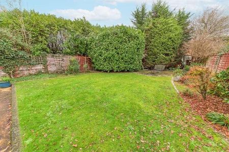 Bowyer Crescent, Wokingham, RG40 - Photo 3