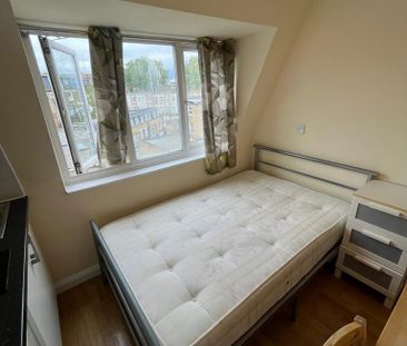 Studio to rent - Photo 2