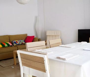 Exterior room with desk in 4-bedroom apartment, Extramurs - Females - Photo 2