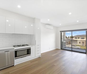 MODERN TOWNHOUSE! - Photo 1