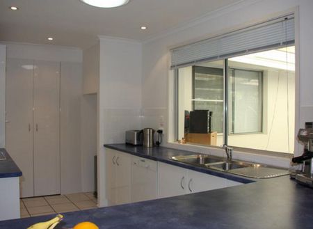 30 Waitomo Street, Broadbeach Waters - Photo 2