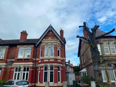 2 bedroom flat to rent - Photo 2