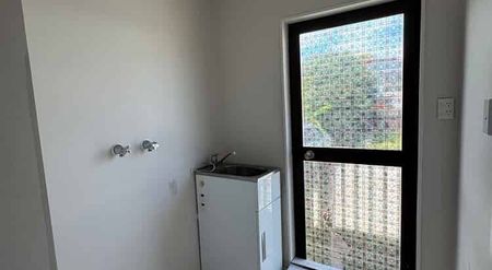 3 bedroom House -Central Henderson location - Photo 3