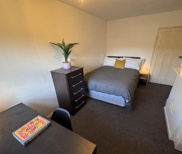 3 bedroom apartment to rent - Photo 2
