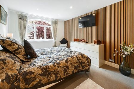 2 bedroom mews to rent - Photo 3