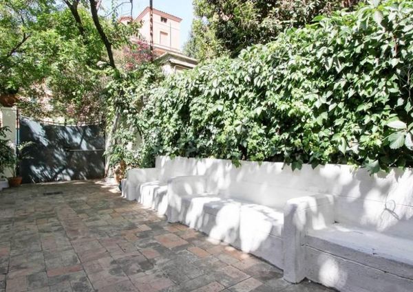 Villa-Parioli: Beautiful independent house with large private garden and terraces. Spacious living, formal dining, study-music room, sun room, 5 bedrooms, 4 bathrooms, parking. rif 163