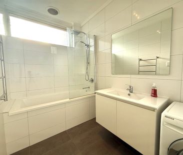 Top floor apartment in Coburg central - Photo 6