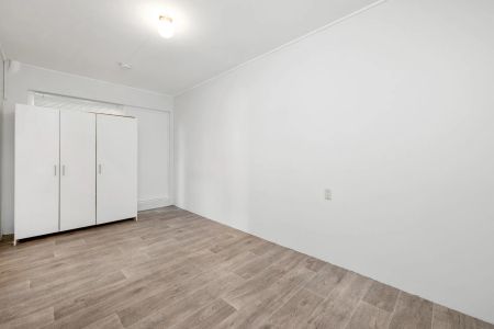 Charming One-Bedroom Unit in a Small, Quiet Complex - Photo 2