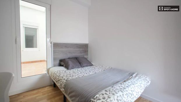 Room in a shared 5-bedroom apartment for rent in Albors. - Foto 1