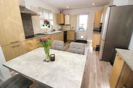 3 bedroom detached bungalow to rent - Photo 5