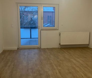 ***Modernisierte 2-Zimmerwohnung mit großem Balkon!*** - Photo 1