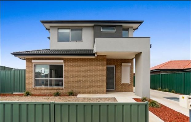 1/10 Erindale Avenue, Deer Park, VIC 3023 - Photo 1