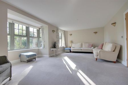4 bedroom detached house to rent - Photo 2
