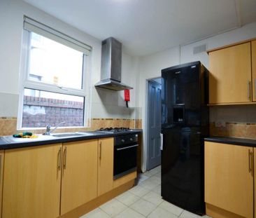 1 bedroom in a house share to rent - Photo 4