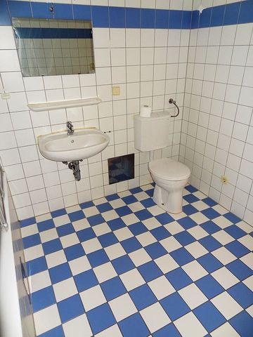 Gemütliche, geräumige und sonnige Mietwohnung mit neuer Küche und Parkplatz …! - Photo 5