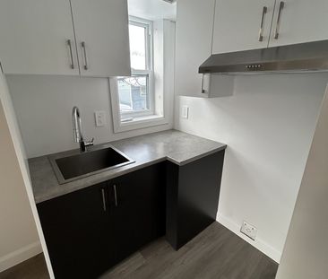 3 ½ RÉNOVÉ À NEUF - Photo 1