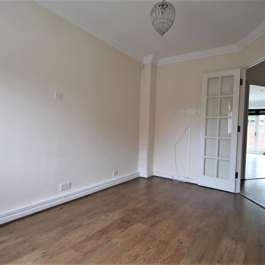 4 bed house to rent in The Birches, Bushey, WD23 - Photo 1