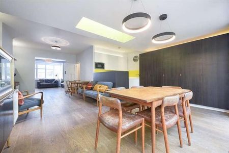 Fairway, Raynes, SW20 - Photo 2