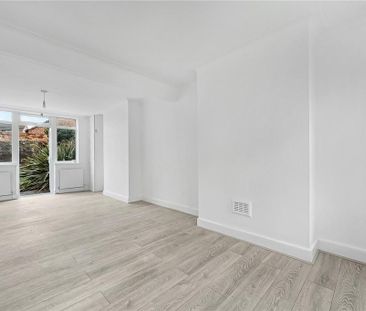 3 bedroom end of terrace house to rent - Photo 4