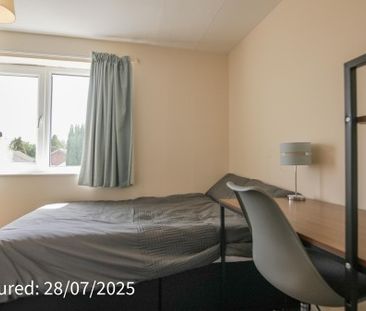 37 Eastfield Crescent - Photo 4