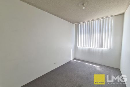 2-BEDROOM APARTMENT IN IDEAL LOCATION - Photo 4