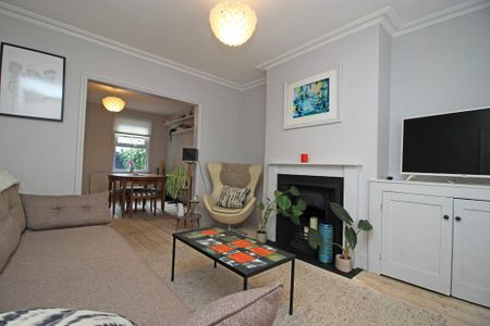 2 bedroom end of terrace house to rent - Photo 3
