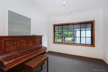 19 Gloucester Street, Reservoir - Photo 2