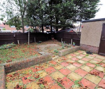 3 bedroom terraced house to rent - Photo 2