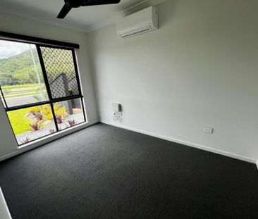 STUNNING FAMILY HOME WITH LAKESIDE LIVING! - Photo 3