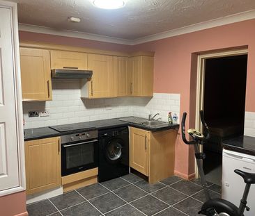 1 Bed Semi-Detached House, Southampton, SO19 - Photo 5