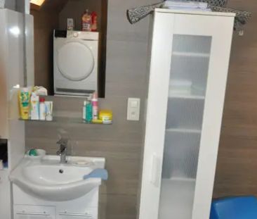 Gelijkvloers appartement met omheind tuintje en tuinhuis - Photo 5