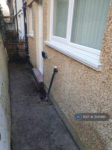 3 bedroom end of terrace house to rent - Photo 5