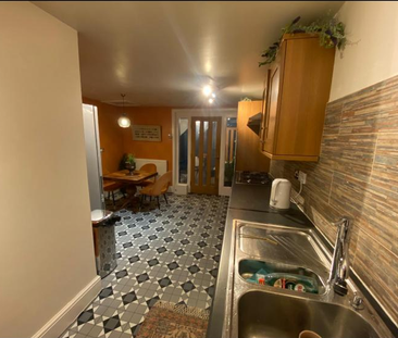1 bedroom in a house share to rent - Photo 5