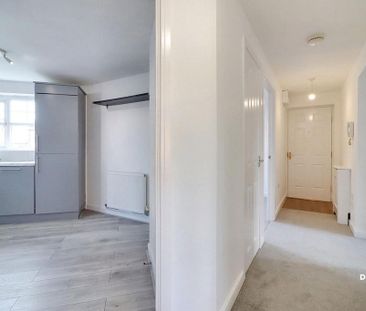 2 bedroom ground floor flat to rent - Photo 2